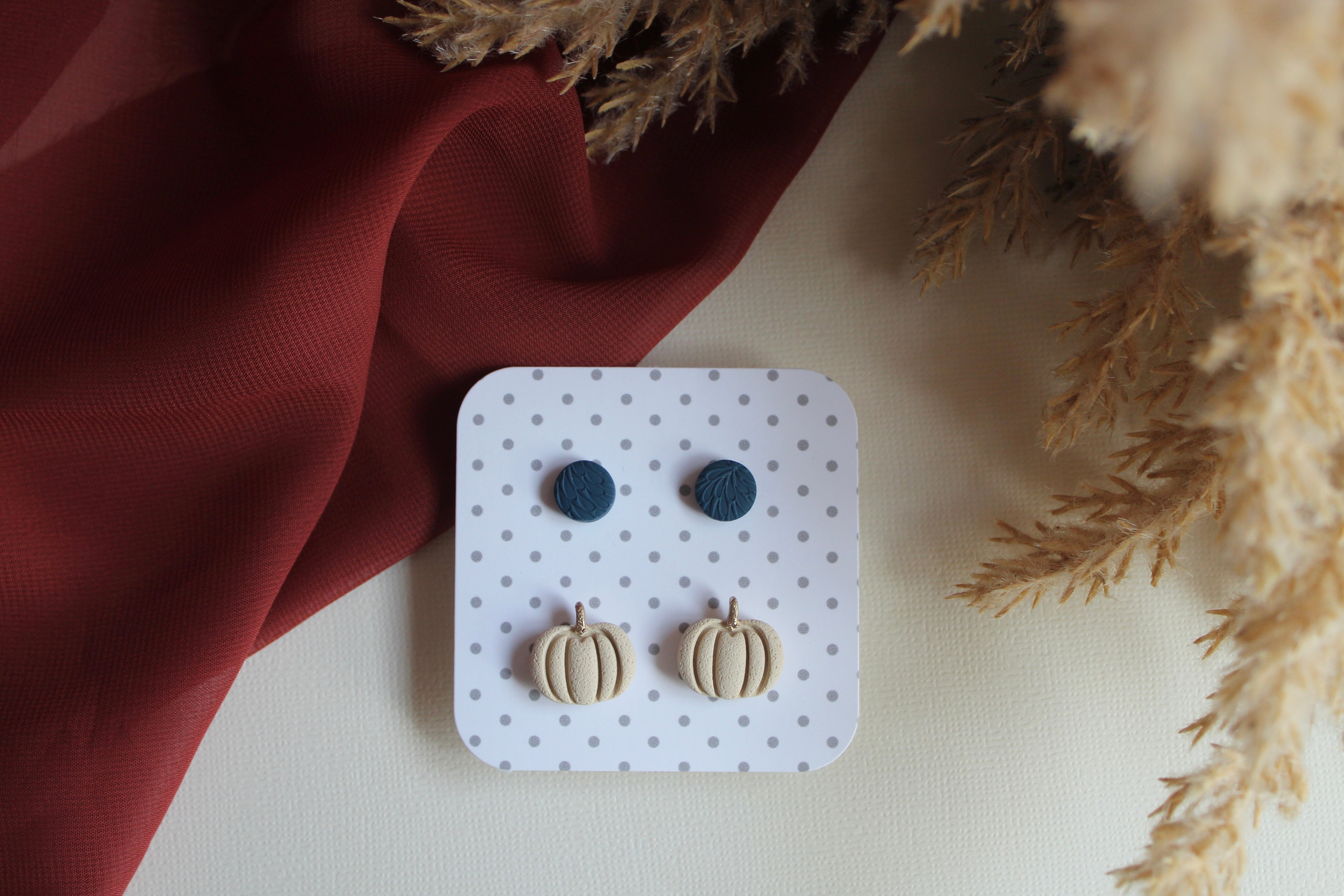 Cream Pumpkin Stud Pack